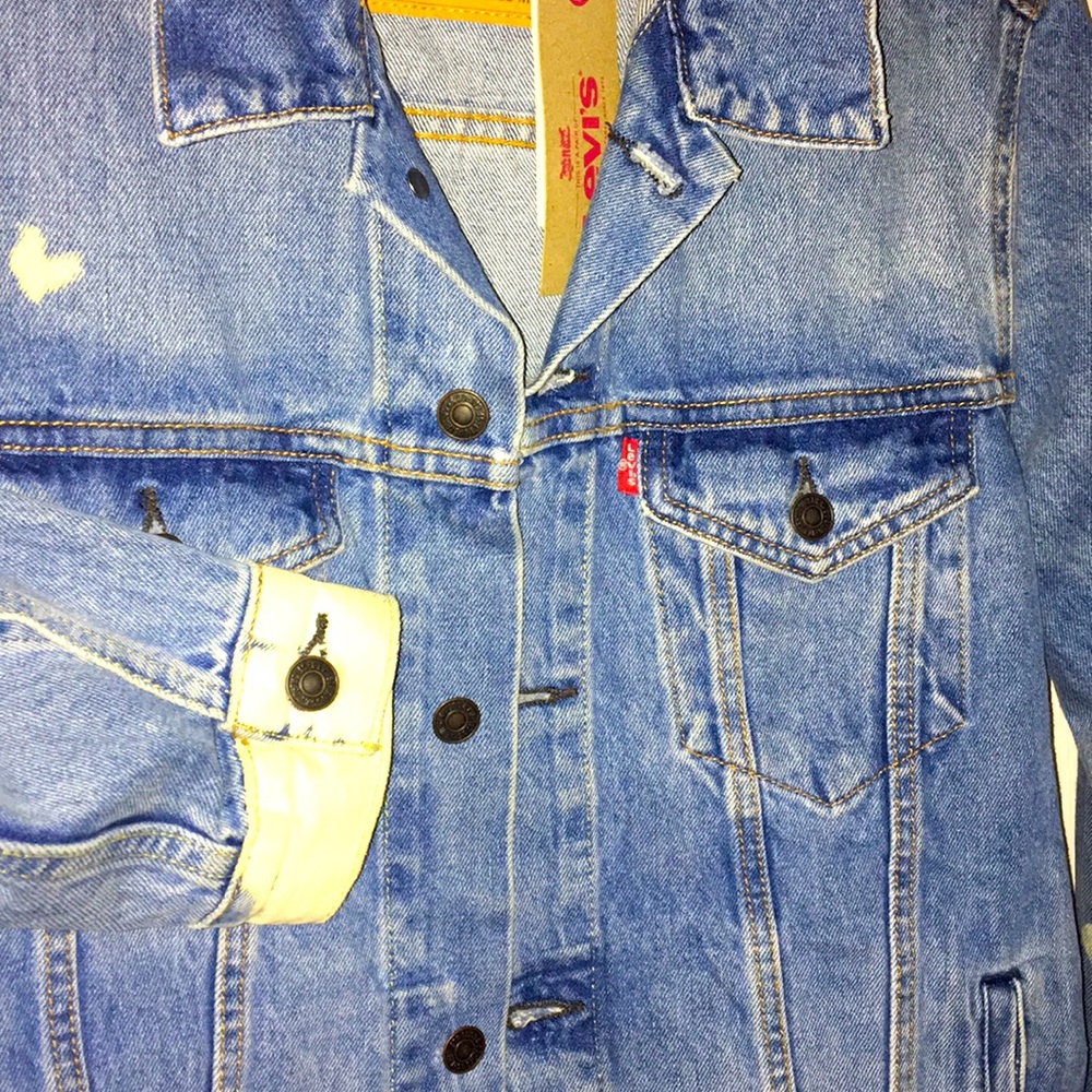 Levi’s trucker jacket denim, NOTE:!item is gently used; No Longer has the tags - Picture 3 of 5